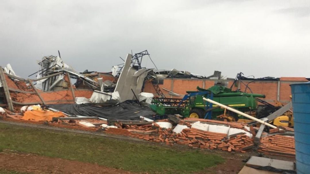 Vendaval Provoca Estragos No Centro Ga Cho