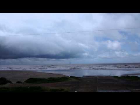 Tromba d’água é filmada na costa de Cidreira