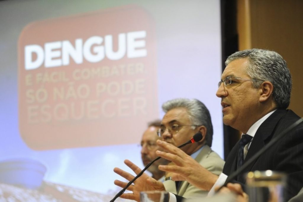 Câmeras de segurança registram passagem de tornado em Tapejara