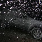 Retrato clássico do inverno: frio intenso, geada, neve e ressaca do mar