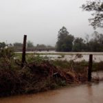 Rios transbordam e situação vai se agravar muito com enchentes