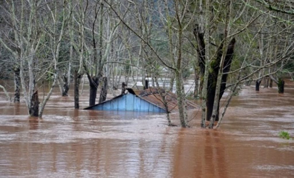 Chuva não para e Iraí teme repetição de enchente recorde de 1983