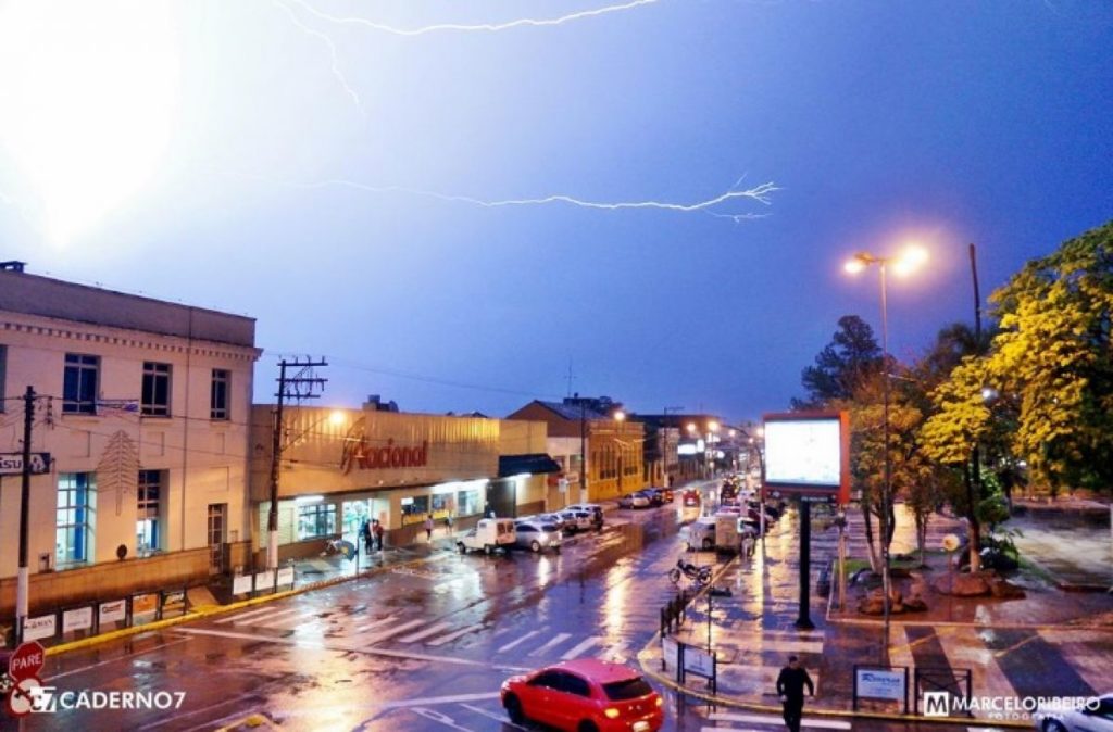 Frente fria e risco de chuva forte no último dia da onda de temporais