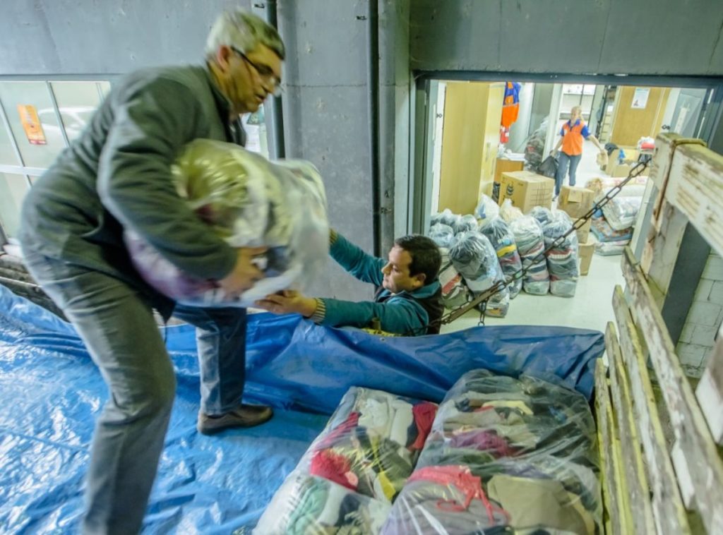 Flagelados pela chuva agora enfrentam o frio – Saiba como ajudar