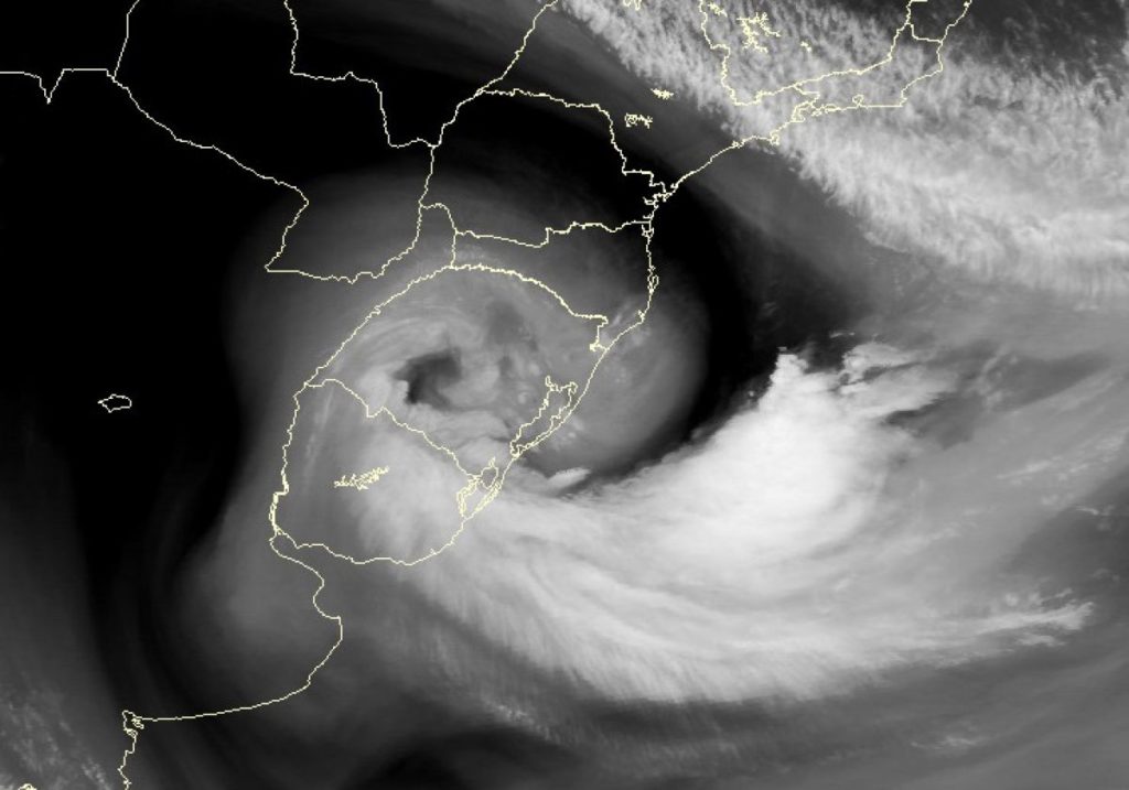 Ciclone extratropical sobre o Rio Grande do Sul formou um olho ?