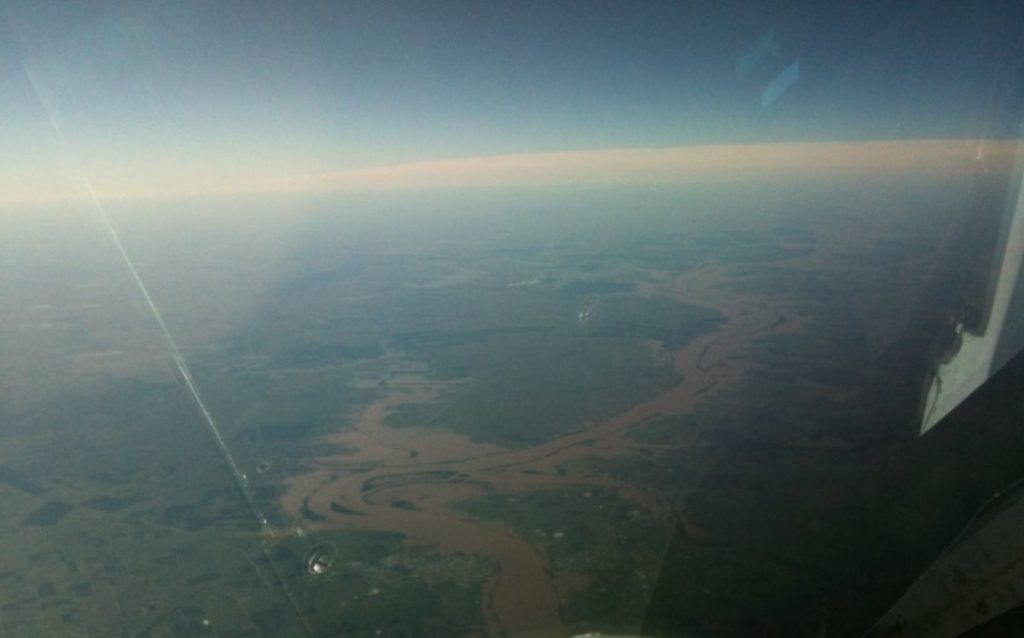 Cheia do Uruguai vista de 10 mil metros de altitude e do espaço