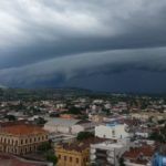 Granizo faz estragos, São Paulo tem recorde de calor e temperatura dispara hoje no Sul do Brasil