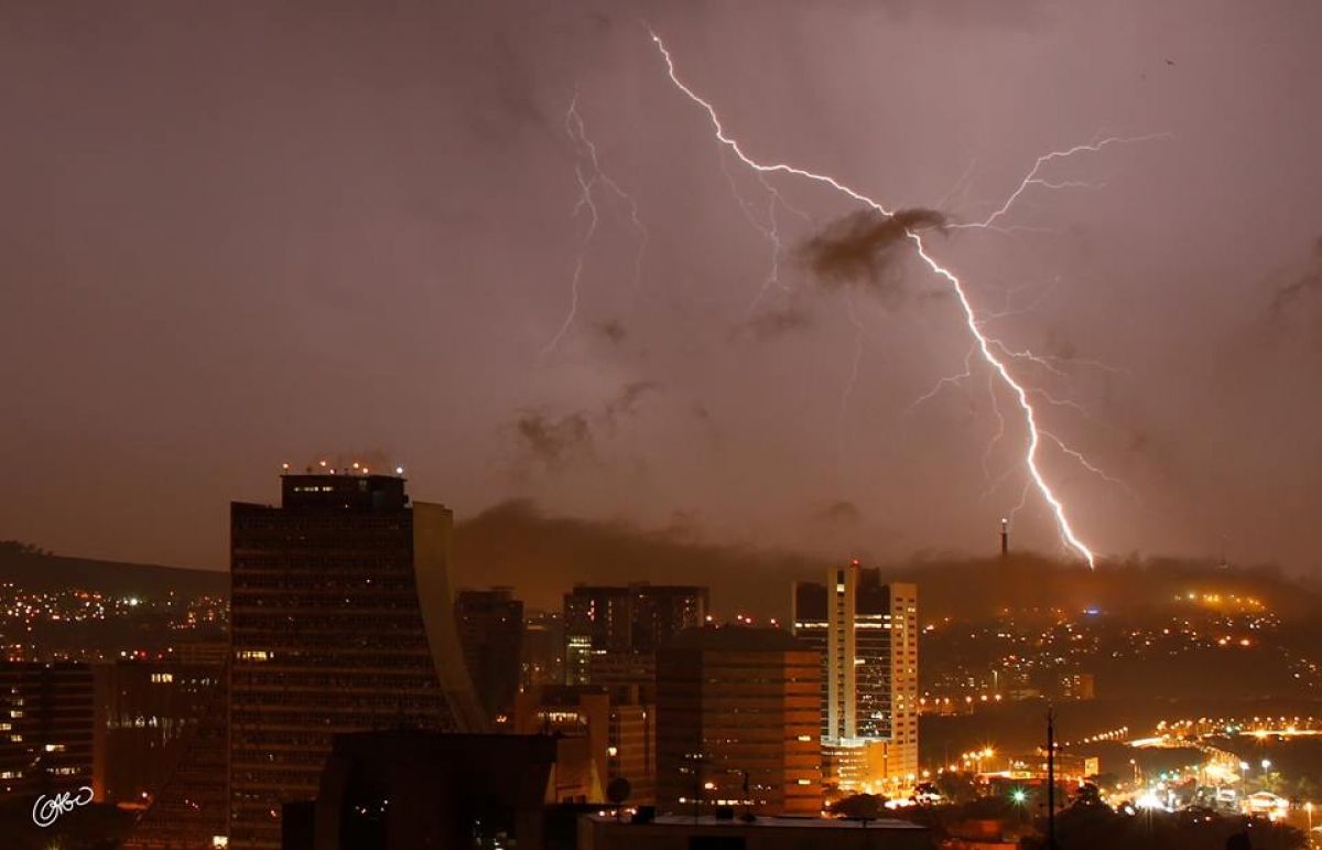 Tempo severo na região de Porto Alegre registrado por nossos leitores