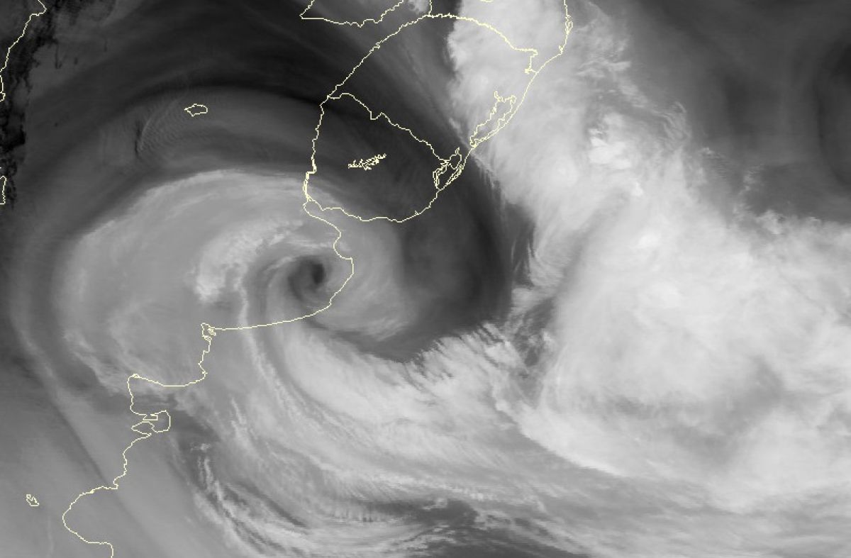 Ciclone: vento intenso com risco de danos no Uruguai e no Estado