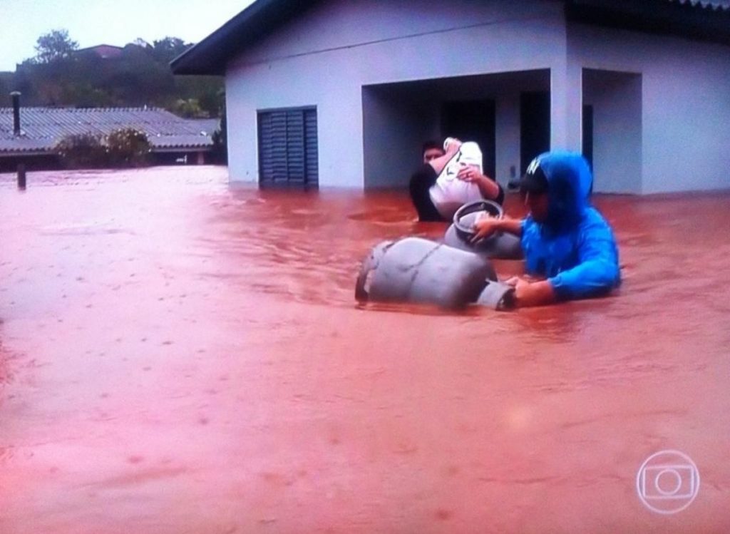 Rio Uruguai tem cheia após chuva superior a 300 mm no Noroeste