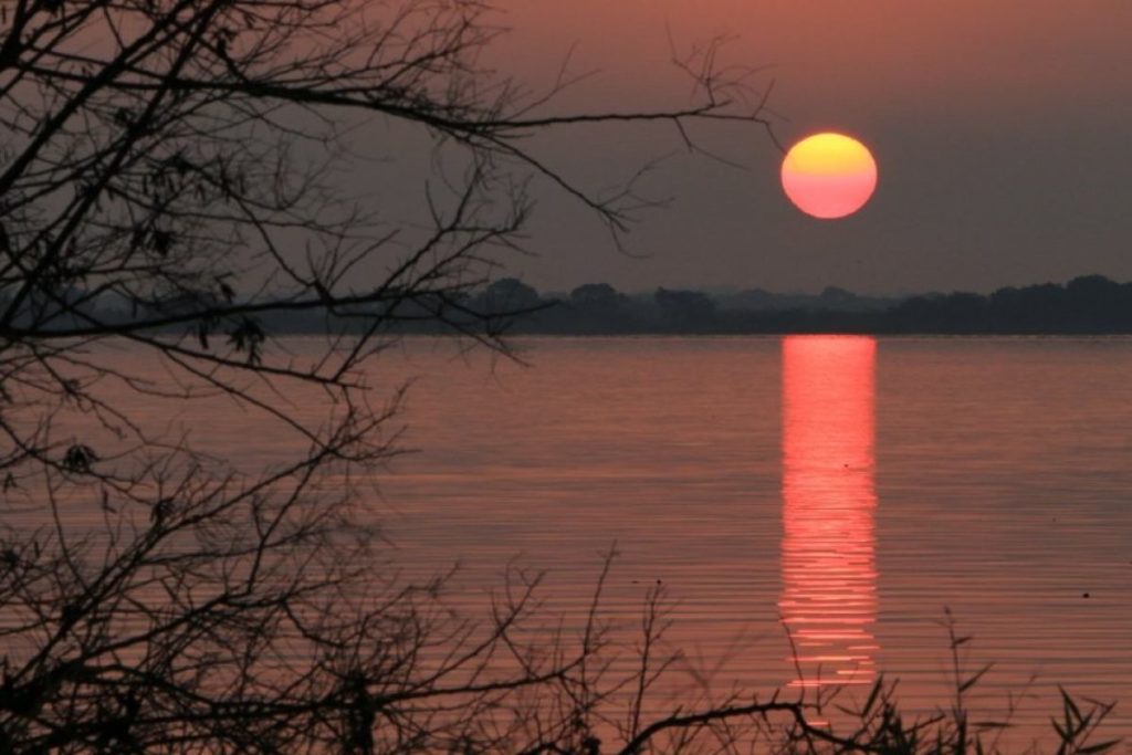 Entardecer com névoa em Porto Alegre