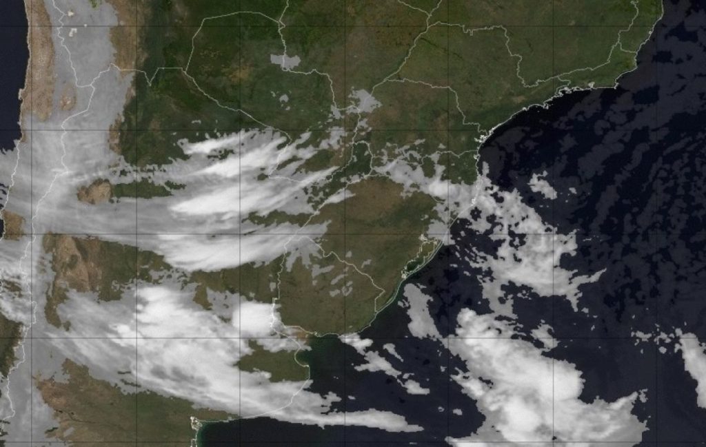 Onda de tornados rompe calma histórica nos Estados Unidos