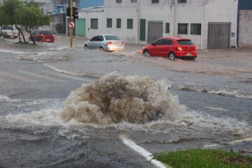 Significativo evento de chuva com fortes a intensas rajadas de vento
