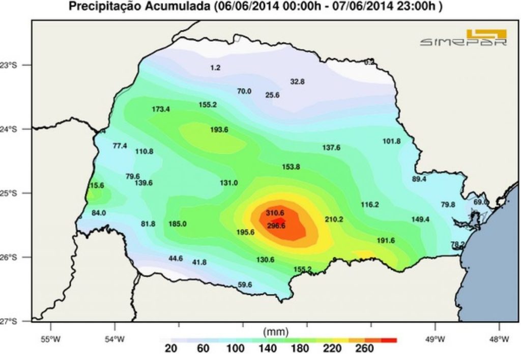 Chuva extrema castiga e traz enchentes em Santa Catarina e no Paraná