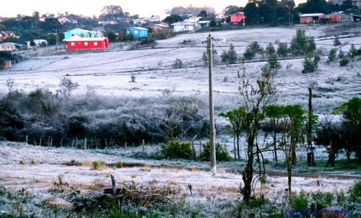 Imagens do frio e do gelo no Sul do Brasil no último dia do outono