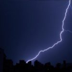 Grave onda de tempestades segue até domingo e começa com chuva histórica de granizo em Porto Alegre