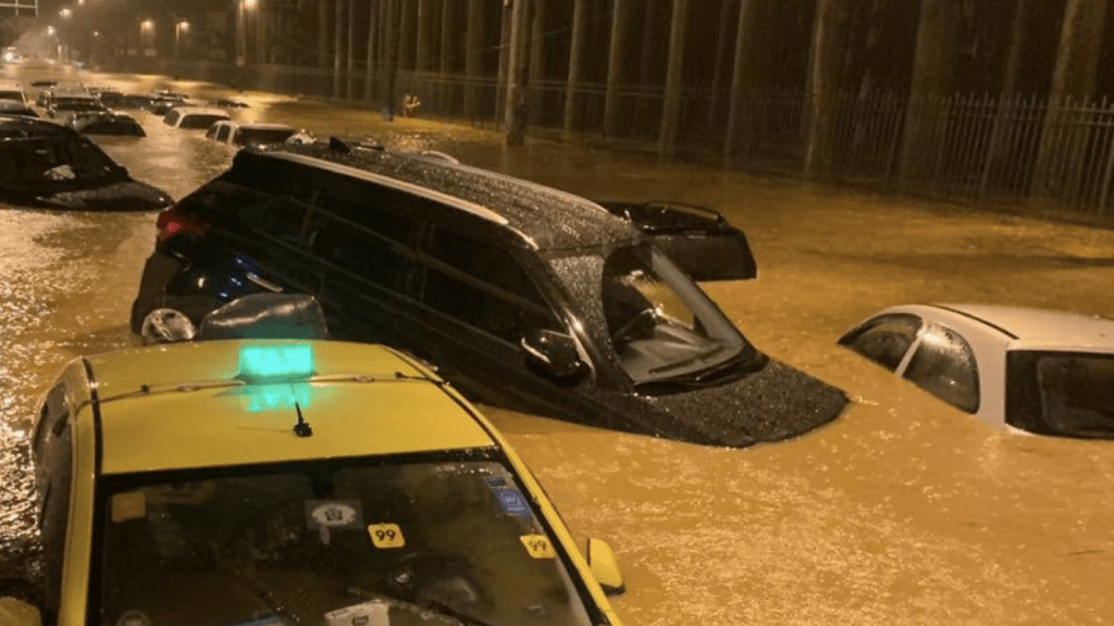 Chuva leva o caos ao Rio de Janeiro