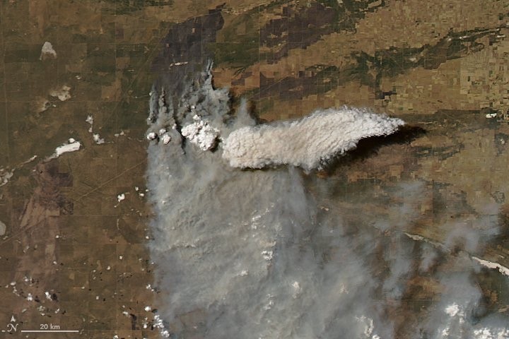 Fumaça de incêndios no pampa argentino alcança o Uruguai e o Sul do Brasil