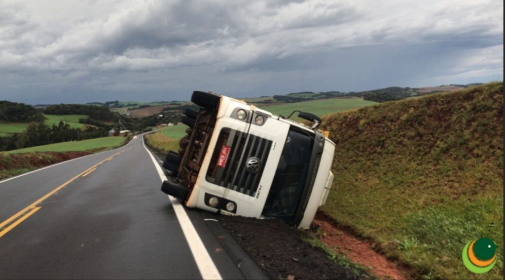 Violento tornado entre Coxilha e Tapejara