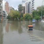 Chuva recorde faz história, mata e destrói em Buenos Aires