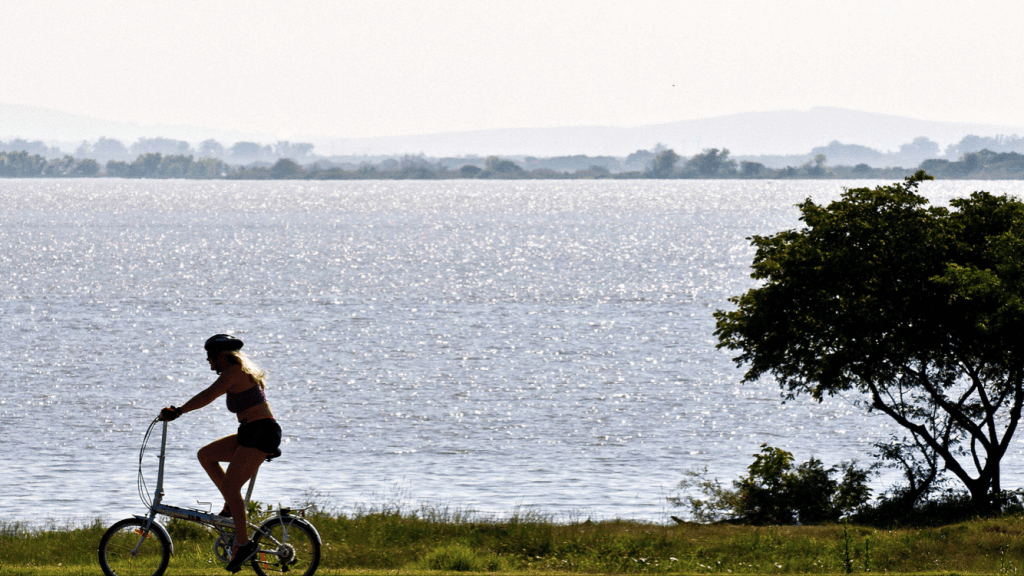 Segunda-feira de calor incomum com risco de tempestades