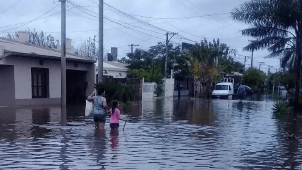 Mortes e desabrigados por enchentes na Argentina