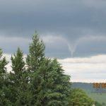 Sequência de fotos mostra formação de nuvem funil em Cruz Alta