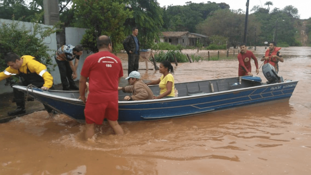 Cidade do litoral catarinense tem quase 300 mm em três dias