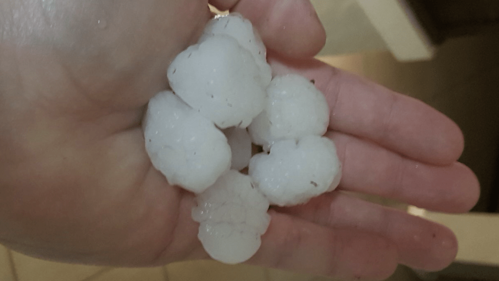 Granizo atinge Porto Alegre, região metropolitana e o interior gaúcho