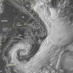 Possível Efeito Fujiwhara no ciclone que traz ar frio para o Estado