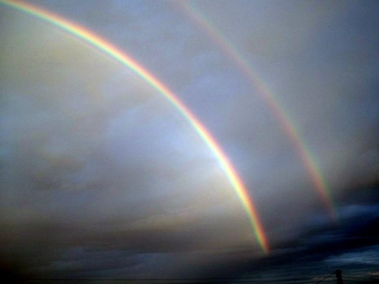 Espetacular amanhecer com arco-íris duplo em Soledade