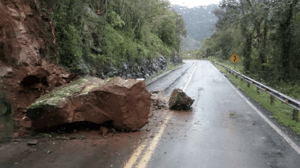 Muita chuva e risco de deslizamentos na Serra