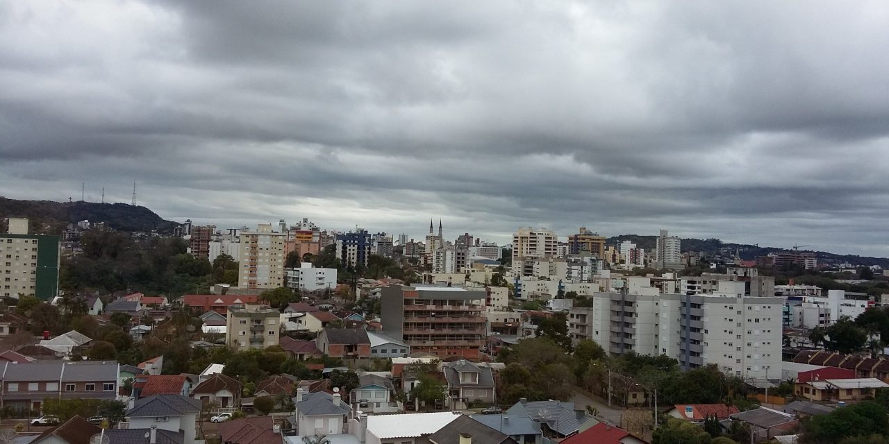 Onde deve chover muito e chover pouco no Sul do Brasil