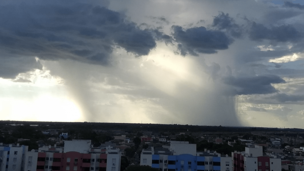 Calor sem trégua até a sexta-feira trará chuva isolada e temporais