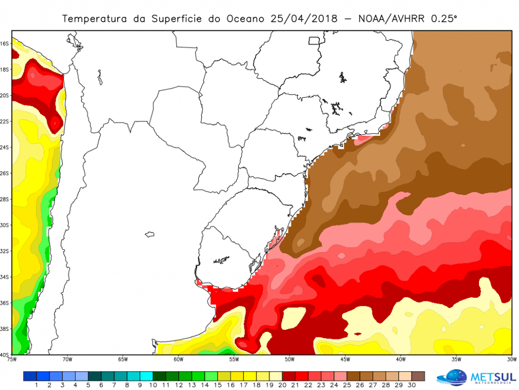 Mar com cara de verão na costa do Sul do Brasil