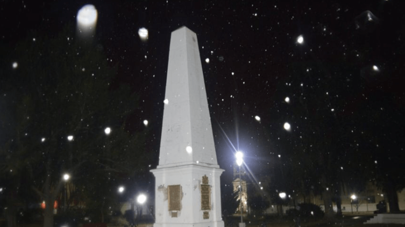 Neve pela primeira vez em 42 anos em capital provincial argentina