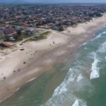 Por que o mar ficou tão verde e quente no Litoral Norte gaúcho?