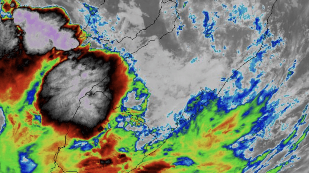 ***ALERTA*** Segunda-feira de chuva localmente forte e vendavais