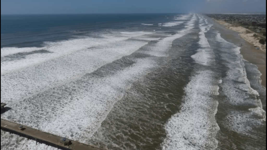 Forte ressaca do mar atinge a costa do Rio Grande do Sul