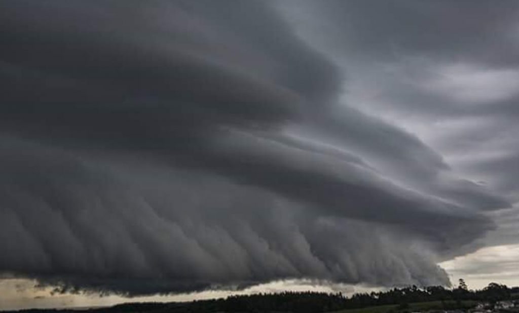 Gaúchos seguem com chuva localmente forte e temporais isolados
