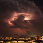 Por que tantos temporais destrutivos neste mês?