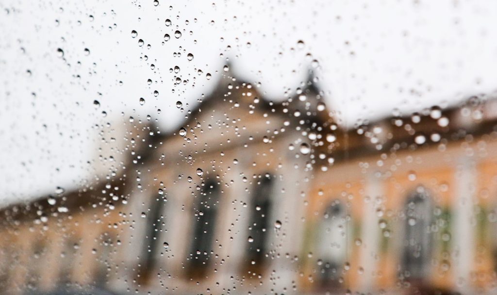 Porto Alegre: mais chuva em horas que em julho inteiro