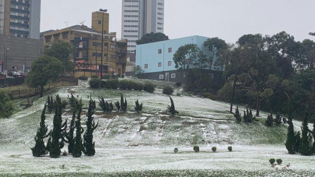 Granizo causa estragos em Curitiba e interior do Paraná