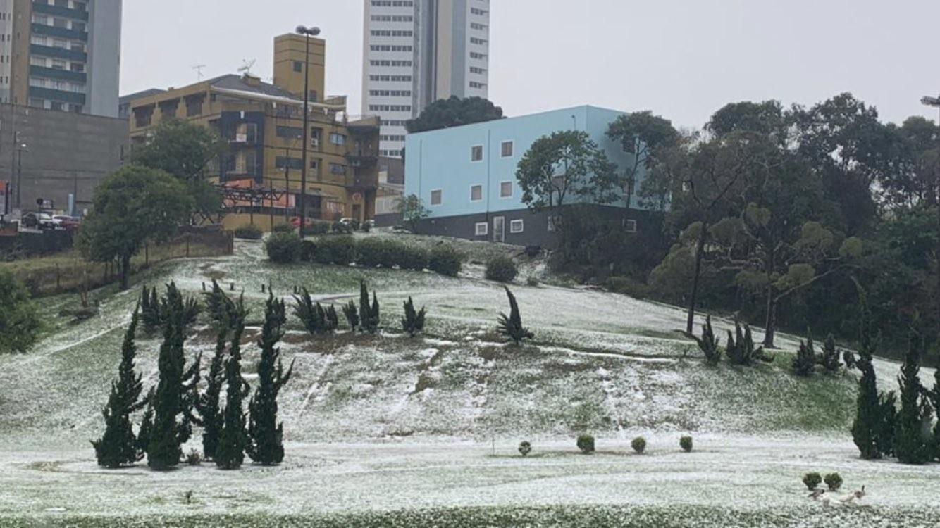 Granizo causa estragos em Curitiba e interior do Paraná