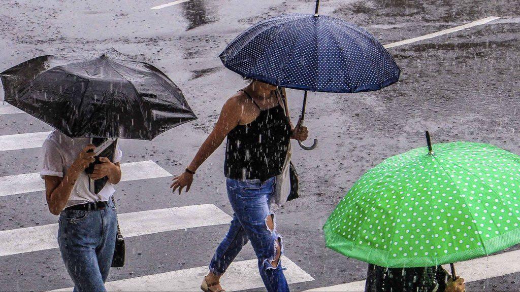 Frente fria avança com chuva e temporais nesta quarta-feira