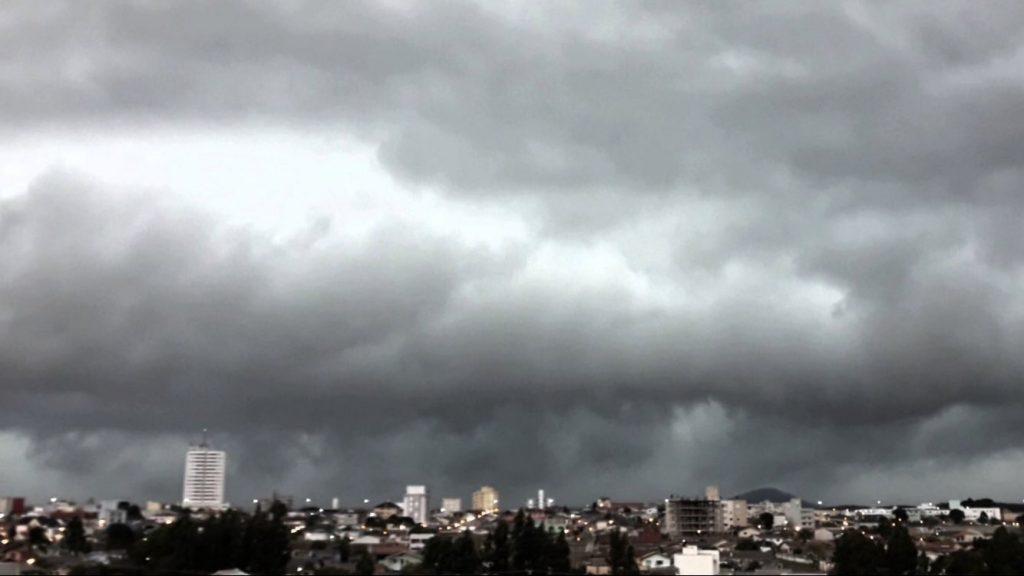 Tempo segue instável no Sul do Brasil com chuva e garoa