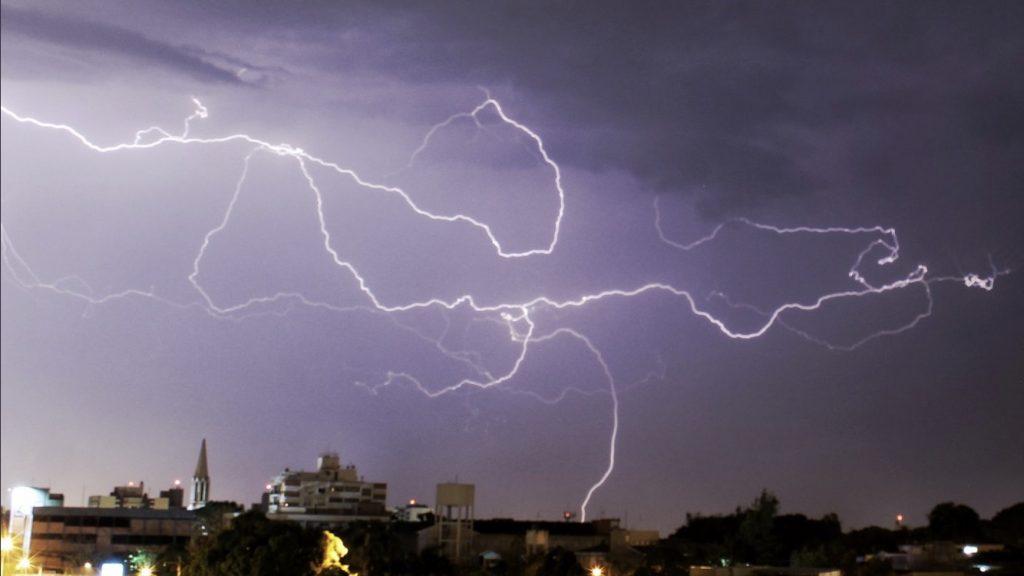 **ALERTA** Semana terá chuva excessiva e tempestades severas