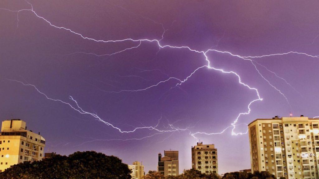 Calor extremo será seguido por tempestades e chuva excessiva