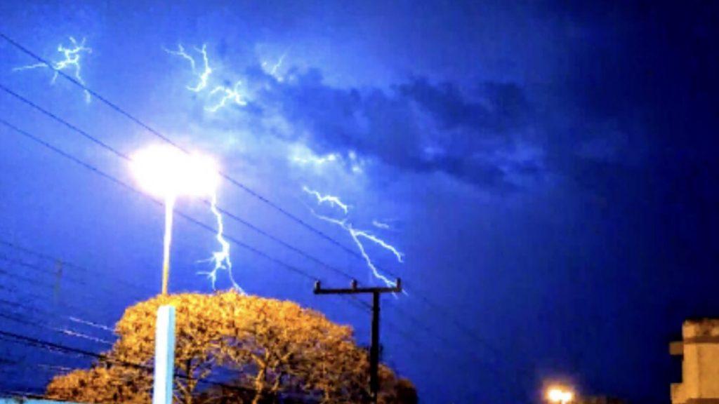 Quase 30 mil raios no Rio Grande do Sul em poucas horas