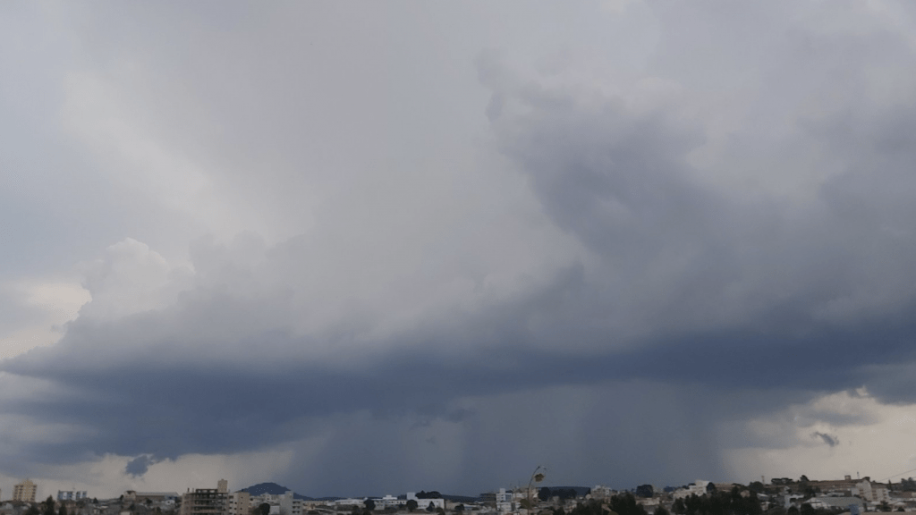 Chuva aumenta entre hoje e amanhã com altos volumes